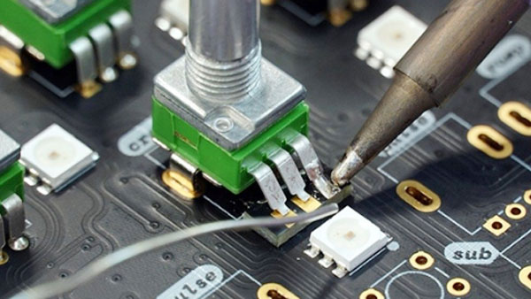 Pa broblemau ansawdd pŵer y gall hidlwyr pŵer gweithredol eu datrys mewn systemau pŵer